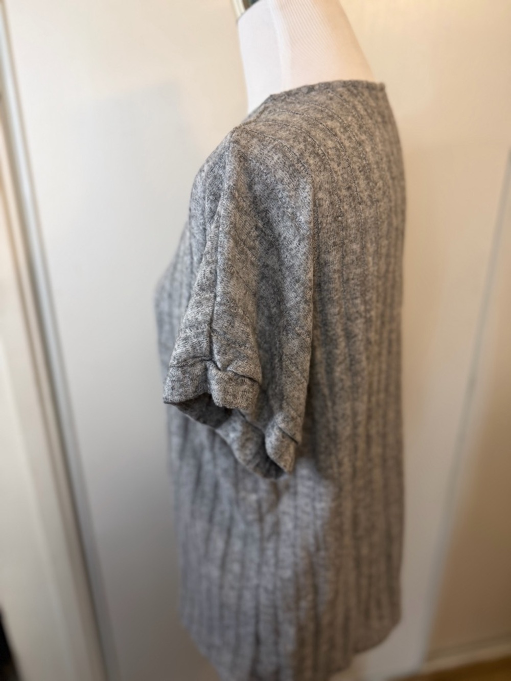 NWOT Grey Ribbed Top - Picture 7 of 12